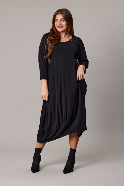 Winter Moon Hem Dress in Black | DRESSES